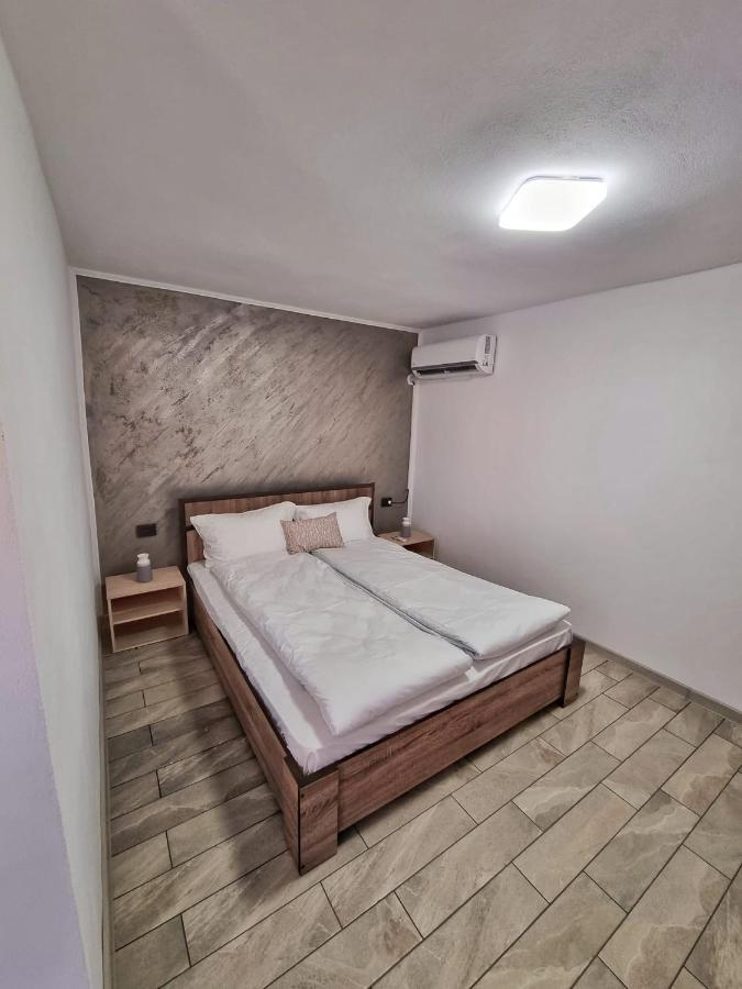 Cabana Varad Coronini Moldova Veche Eksteriør bilde