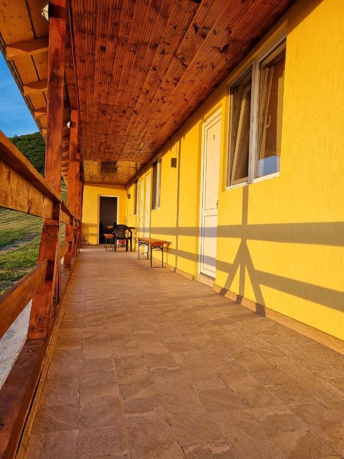 Cabana Varad Coronini Moldova Veche Eksteriør bilde