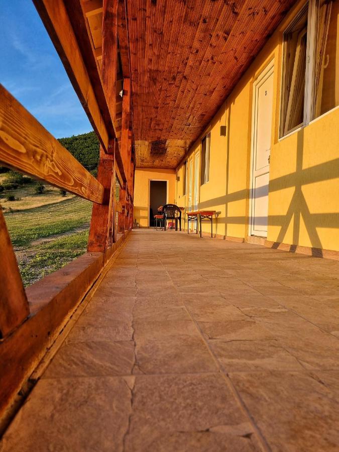 Cabana Varad Coronini Moldova Veche Eksteriør bilde