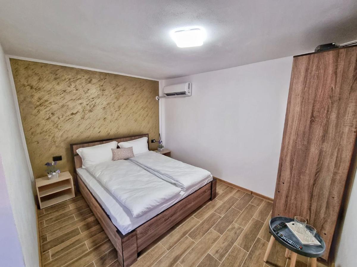 Cabana Varad Coronini Moldova Veche Eksteriør bilde