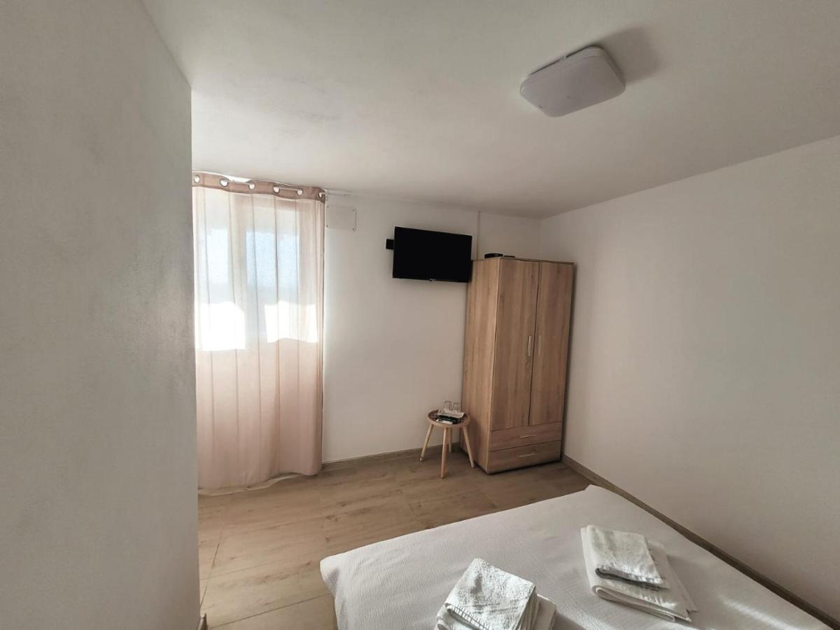 Cabana Varad Coronini Moldova Veche Eksteriør bilde